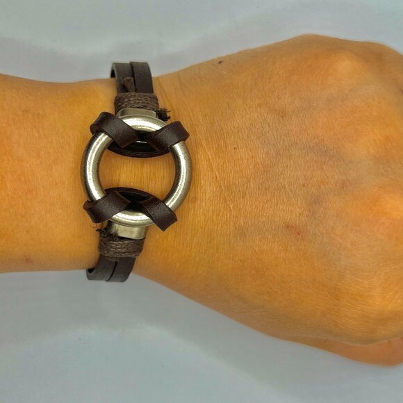 Circle Brown Leather Band Bracelet - Picture 4 of 5